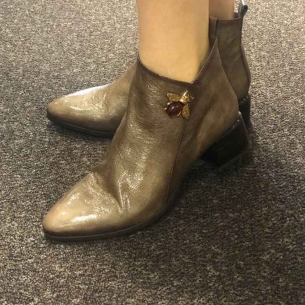 Hispanitas Ginger Grey/Brown Crinkled Patent Leather Block Heel Booties Sz 36/US